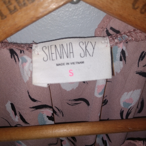 Top - Picture 2 of 3